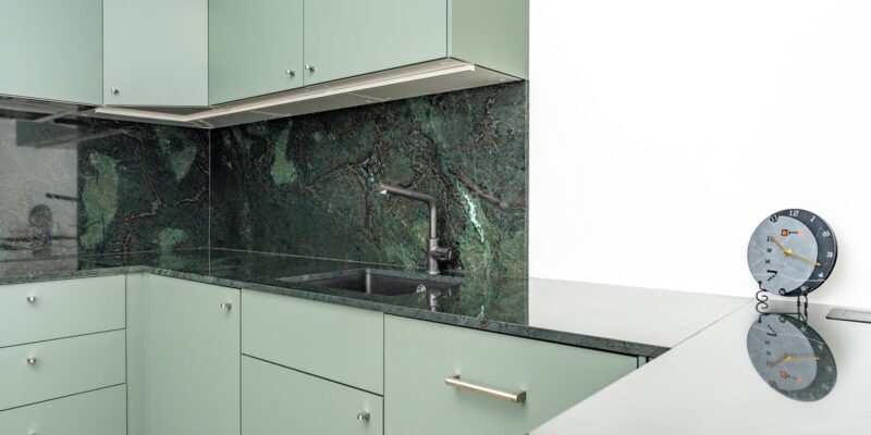 Diorite Verde – upea smaragdinvihreä graniitti kruunaa Ikean keittiökalusteet